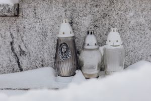 kiedy-najlepiej-kupowac-znicze-na-wszystkich-swietych-image