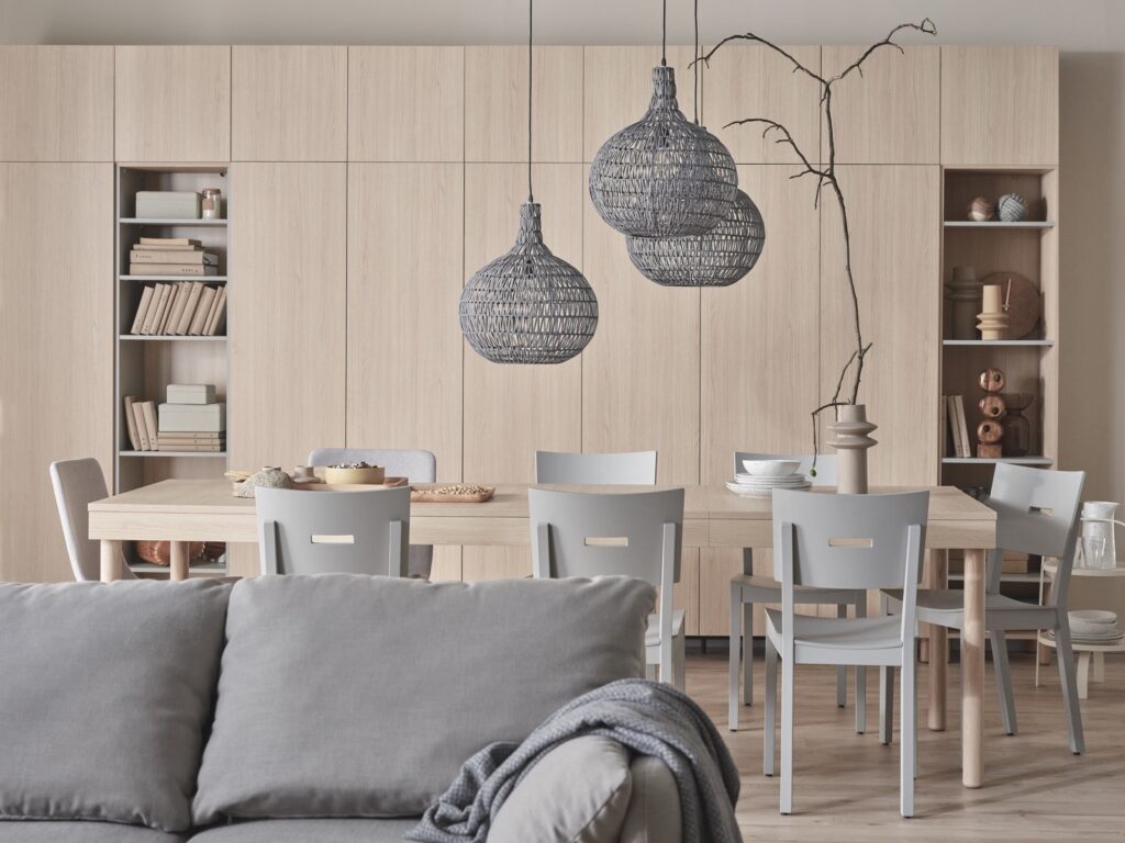 Inspiracja, jak urządzić salon z jadalnią