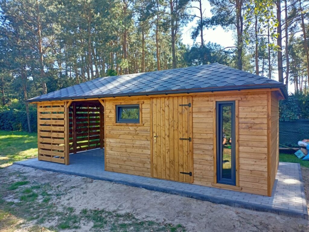 altana-z-domkiem-narzedziowym-co-zyskujesz-integrujac-wypoczynek-z-zapleczem-uzytkowym-image